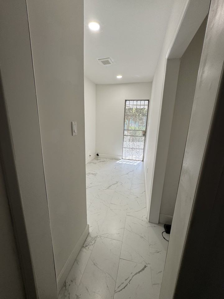 619 S Bradfield Ave #NA - Photo 3 of 6