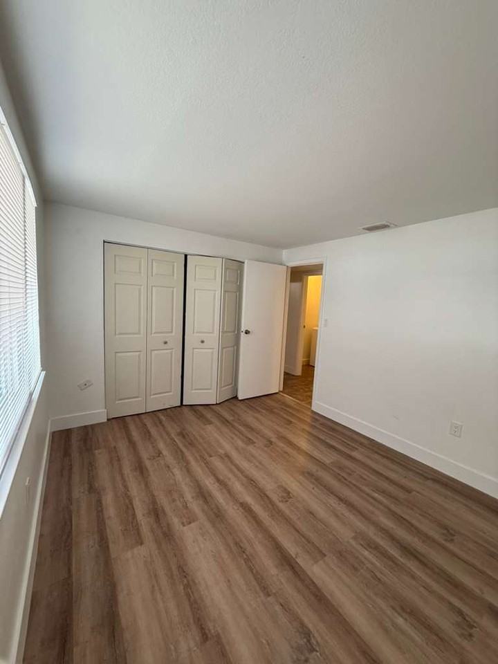 22291 Westchester Blvd #304 - Photo 6 of 11