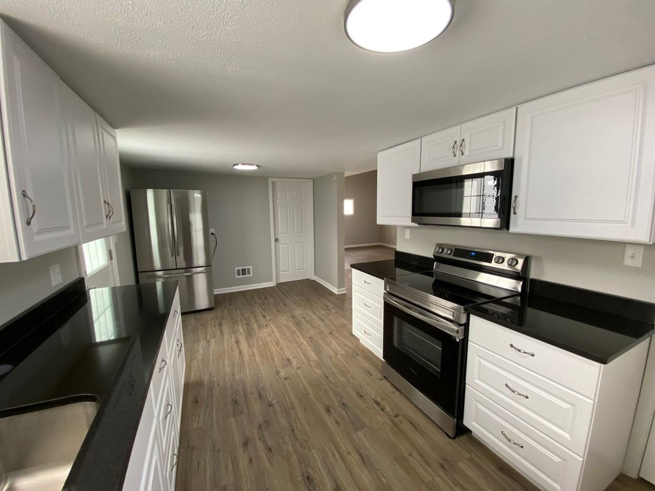 4619 Saratoga St - Photo 4 of 21