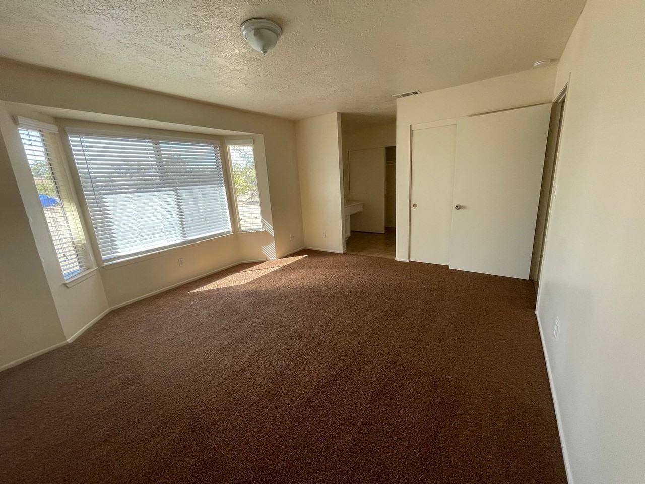 10246 Arroyo Ave - Photo 5 of 50