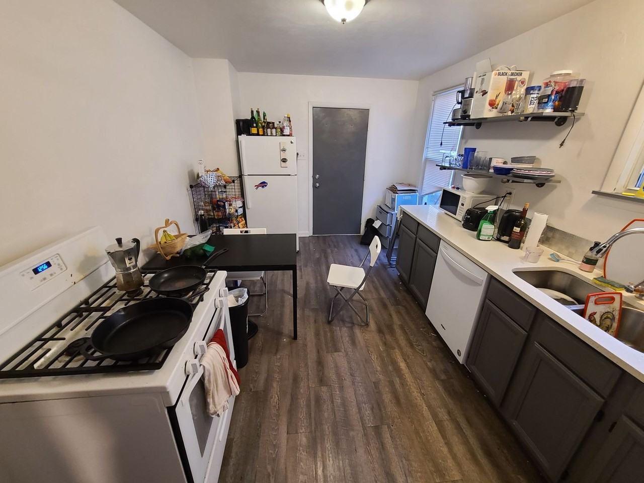 311 Lawn St - Photo 2 of 27
