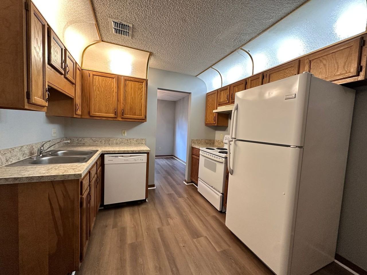 1114 Romaine Cir W - Photo 2 of 16