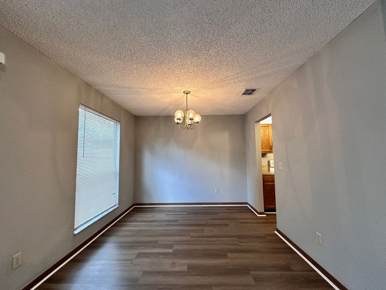 1114 Romaine Cir W - Photo 4 of 16