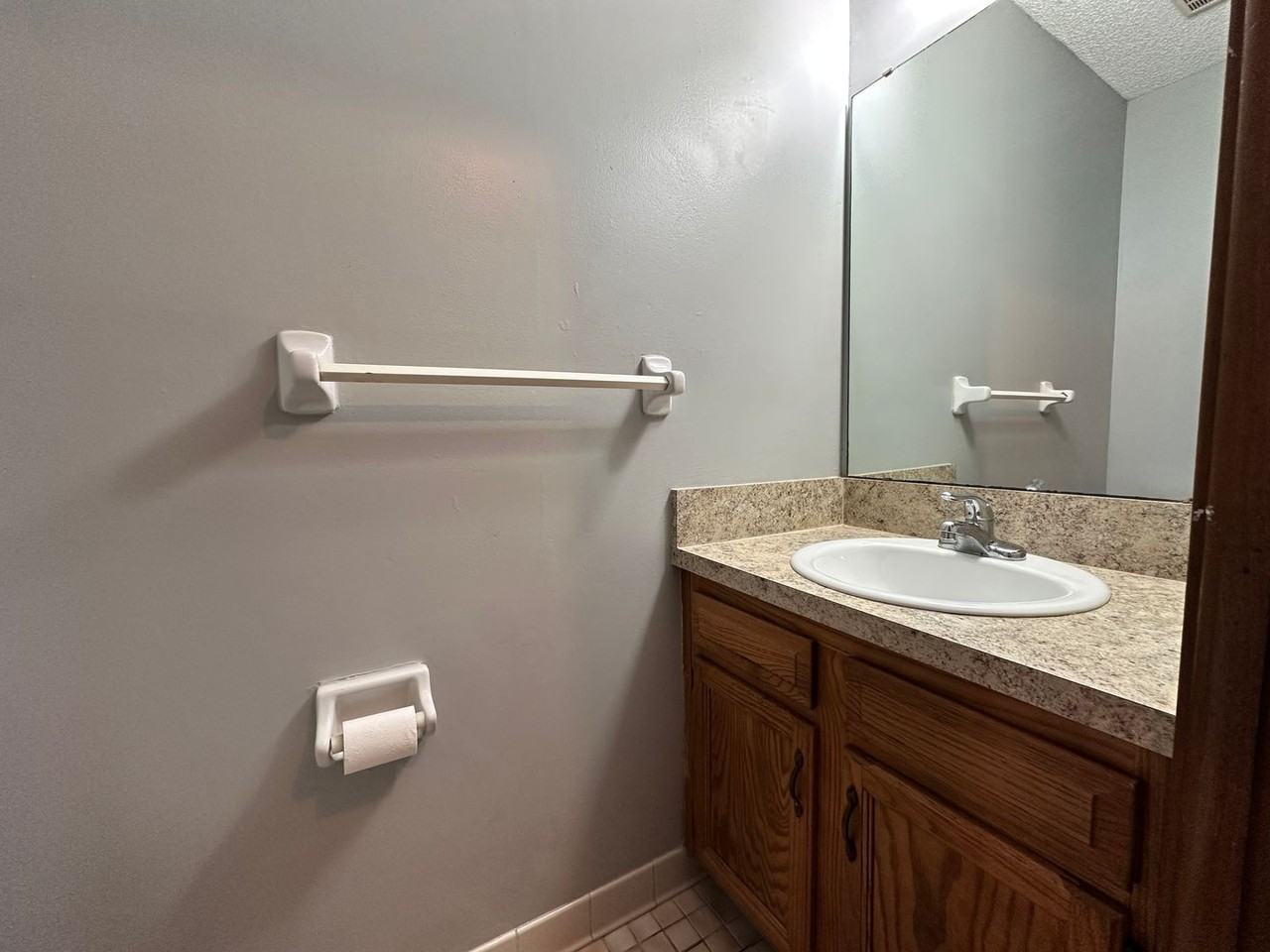 1114 Romaine Cir W - Photo 5 of 16