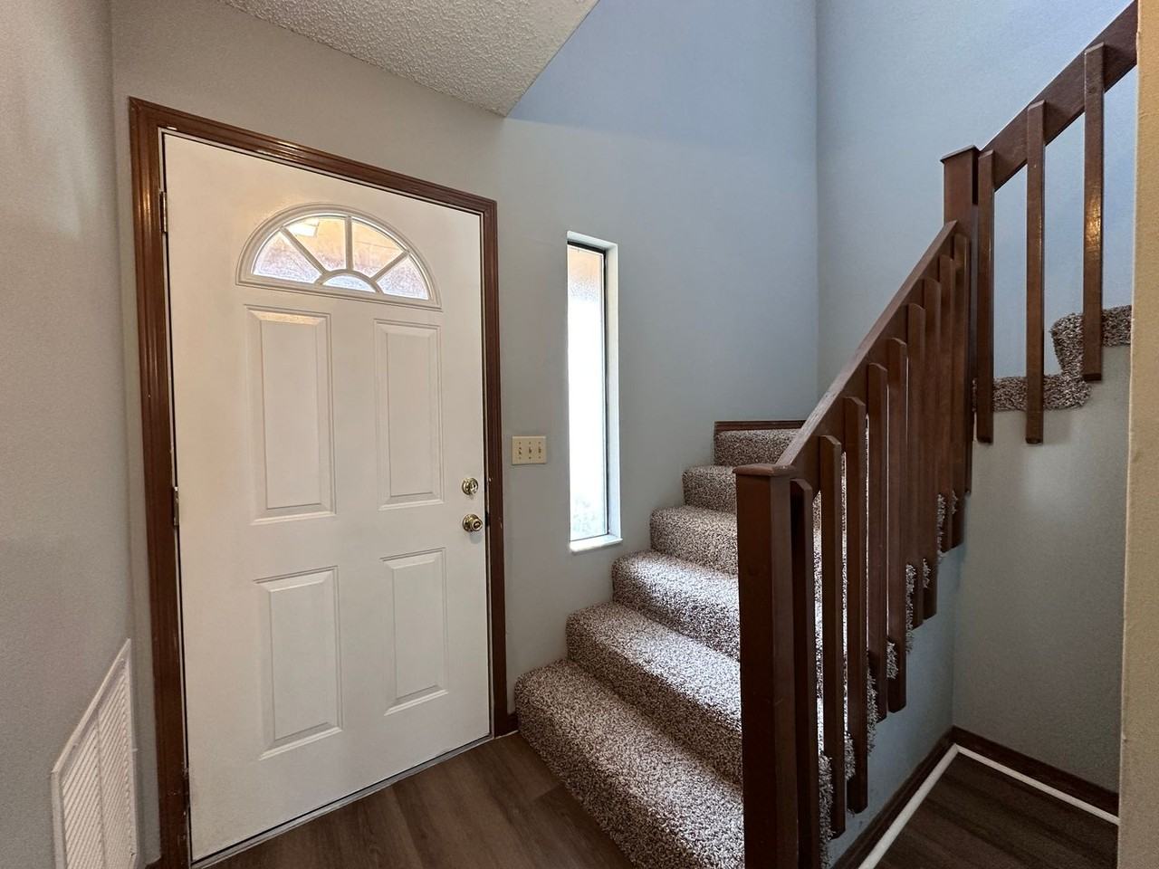 1114 Romaine Cir W - Photo 6 of 16