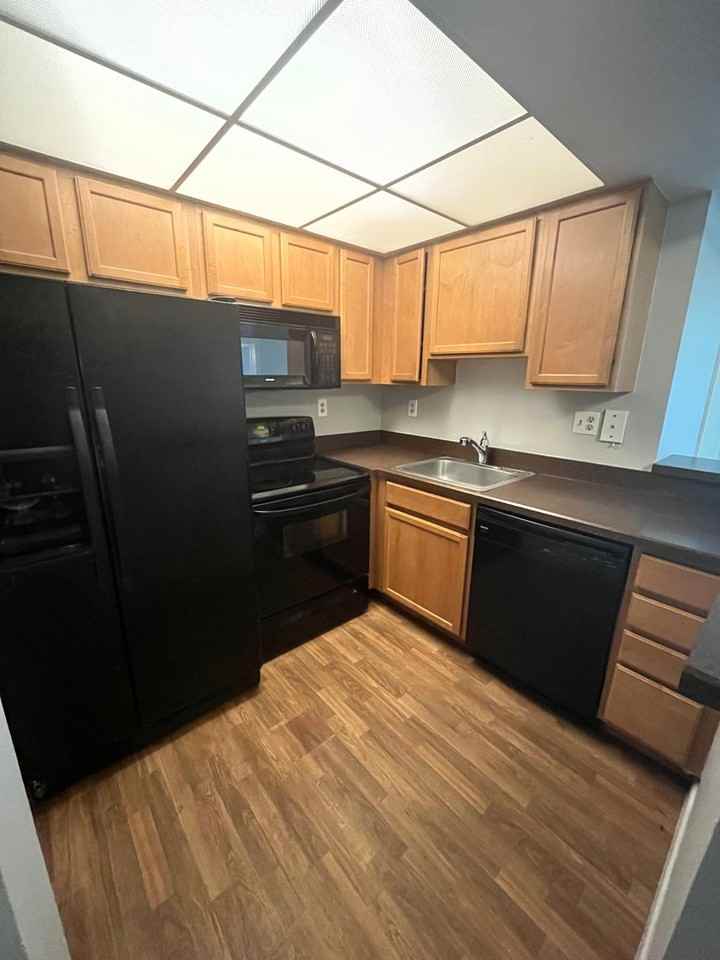 760 Executive Center Dr #33