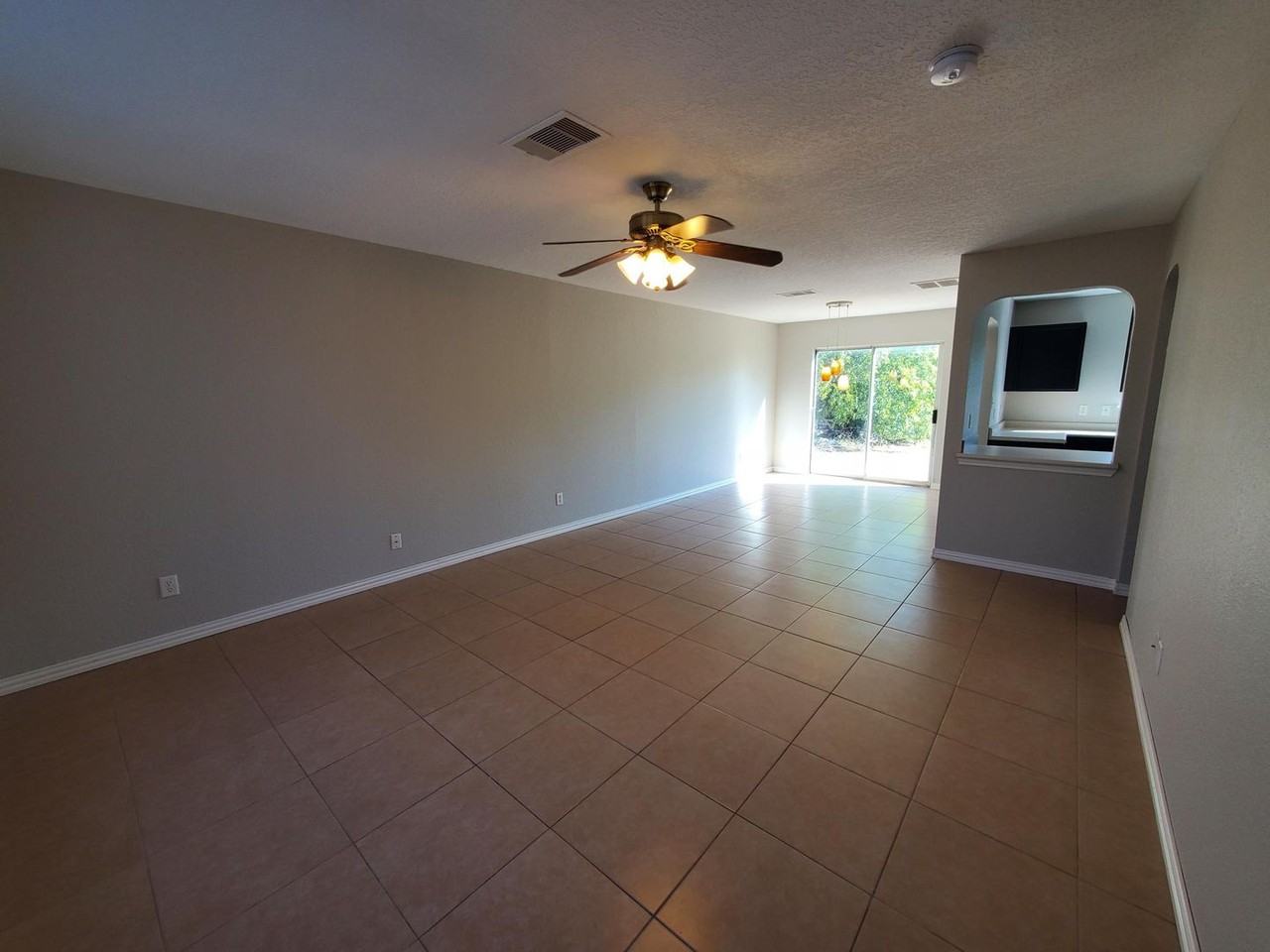 2606 Sunview Lk - Photo 4 of 17