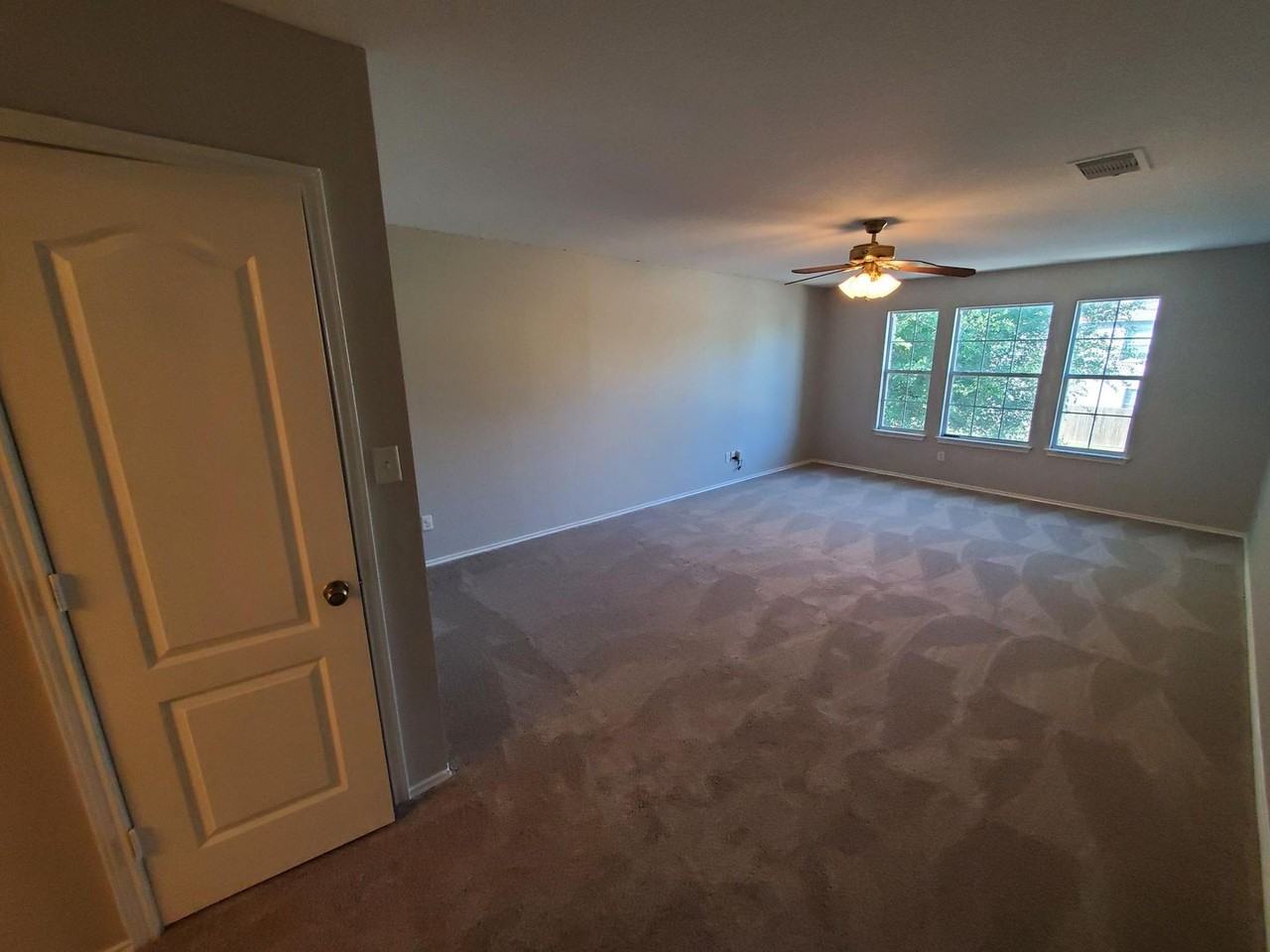 2606 Sunview Lk - Photo 6 of 17