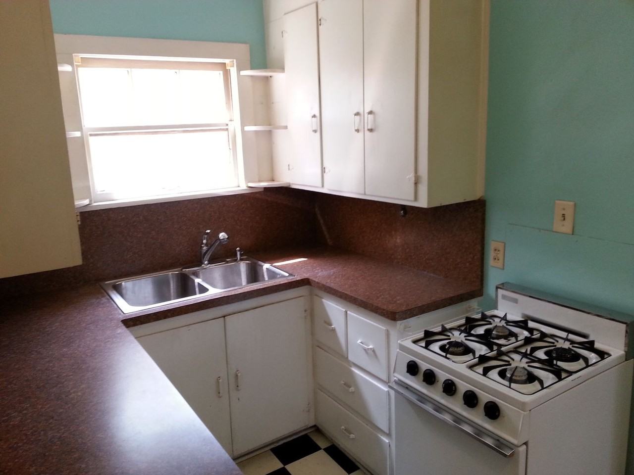 (538) - 533 W Doty Street - Photo 2 of 19