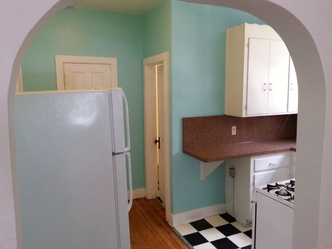 (538) - 533 W Doty Street - Photo 4 of 19