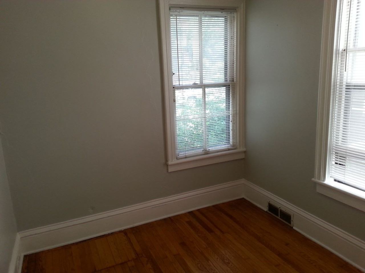 (538) - 533 W Doty Street - Photo 5 of 19