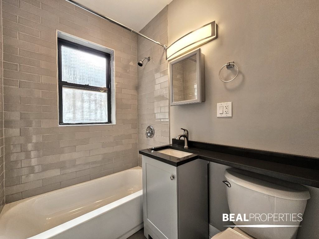 4546 N Damen Ave - Photo 7 of 8