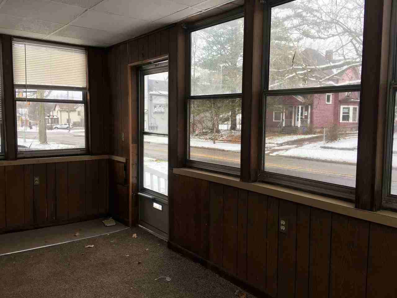 611 Steward Ave - Photo 2 of 14