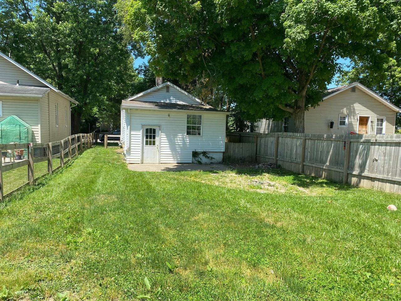 404 N Finley St - Photo 3 of 15