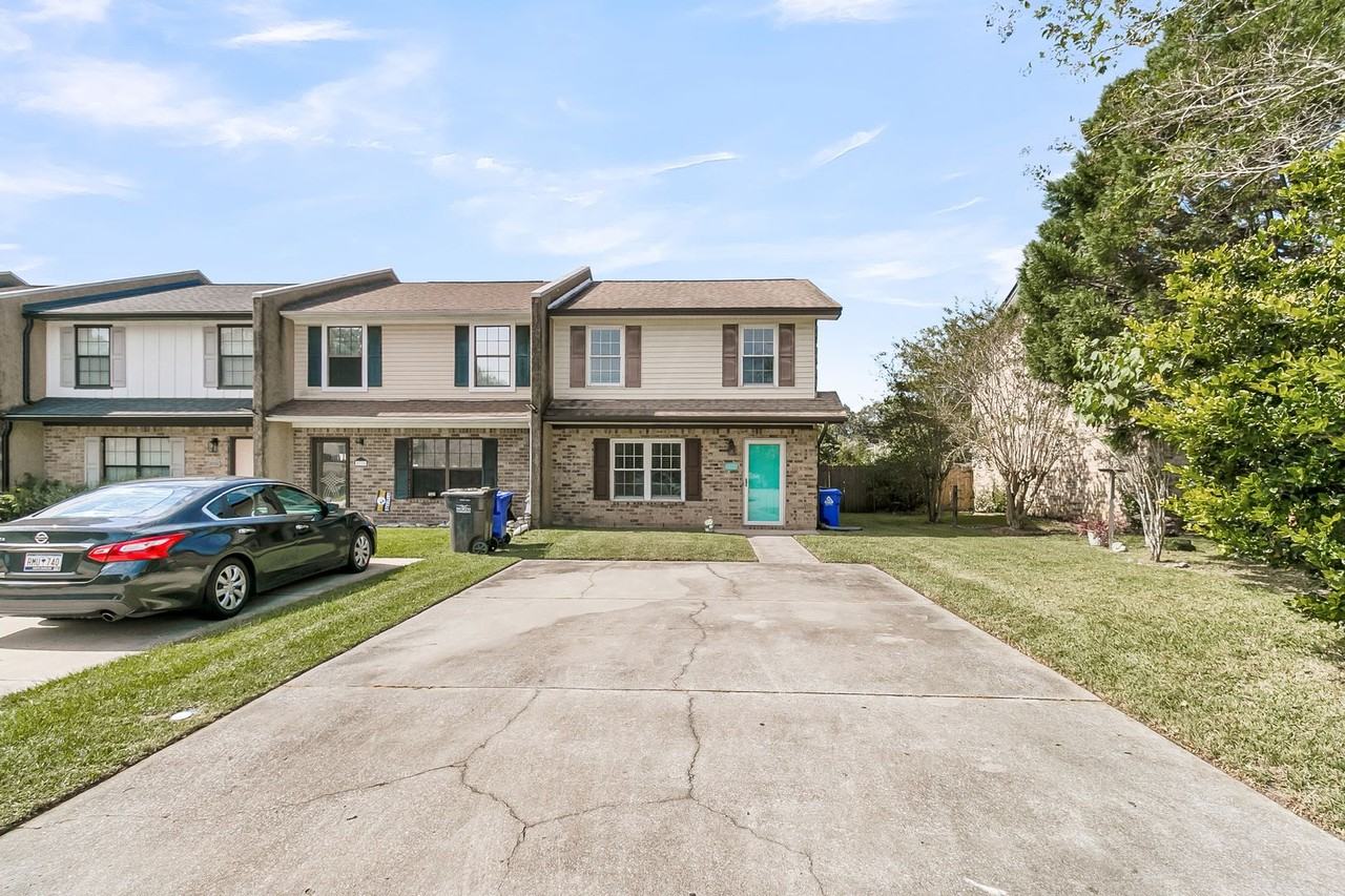 5737 Dewsbury Ln - Photo 2 of 44