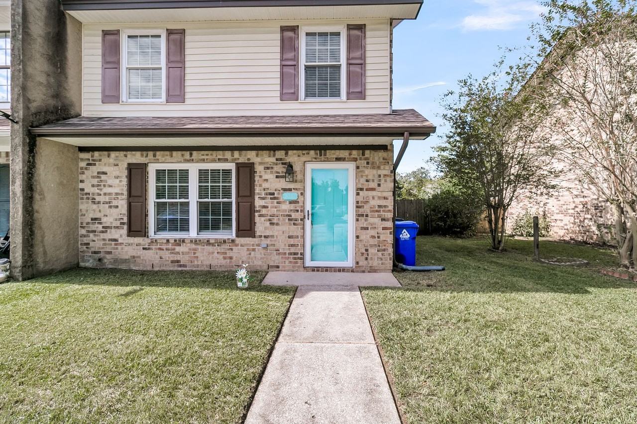 5737 Dewsbury Ln - Photo 3 of 44