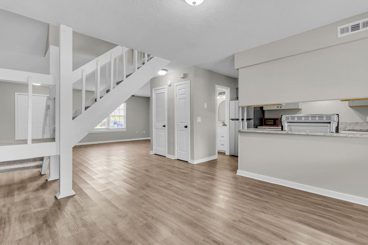 5737 Dewsbury Ln - Photo 6 of 44