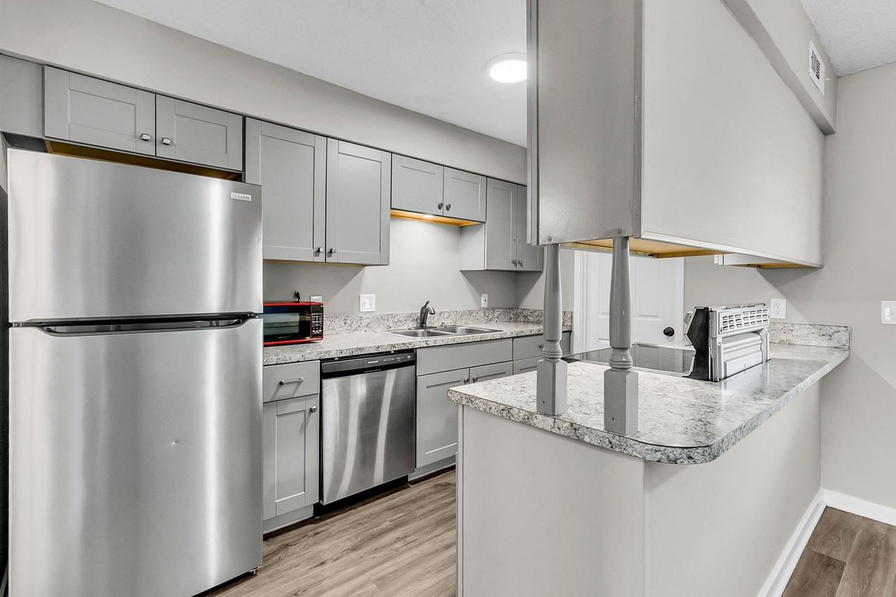 5737 Dewsbury Ln - Photo 7 of 44