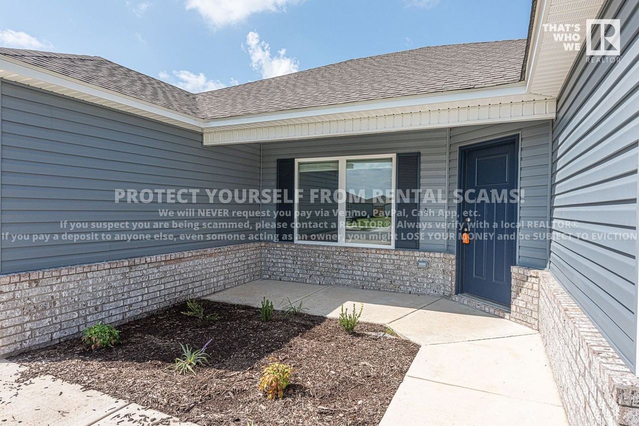 2721 Elliott St - Photo 3 of 16