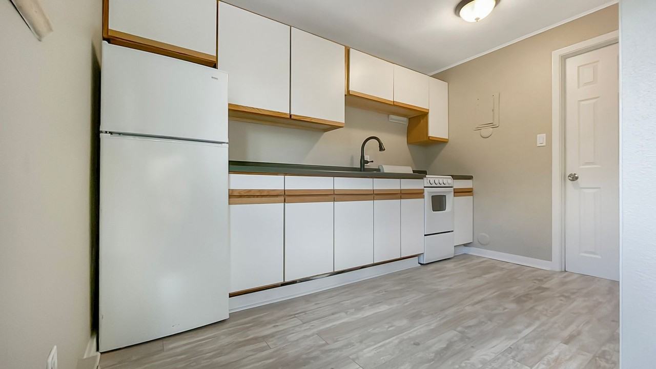 214 N Main St #14 - Photo 4 of 5