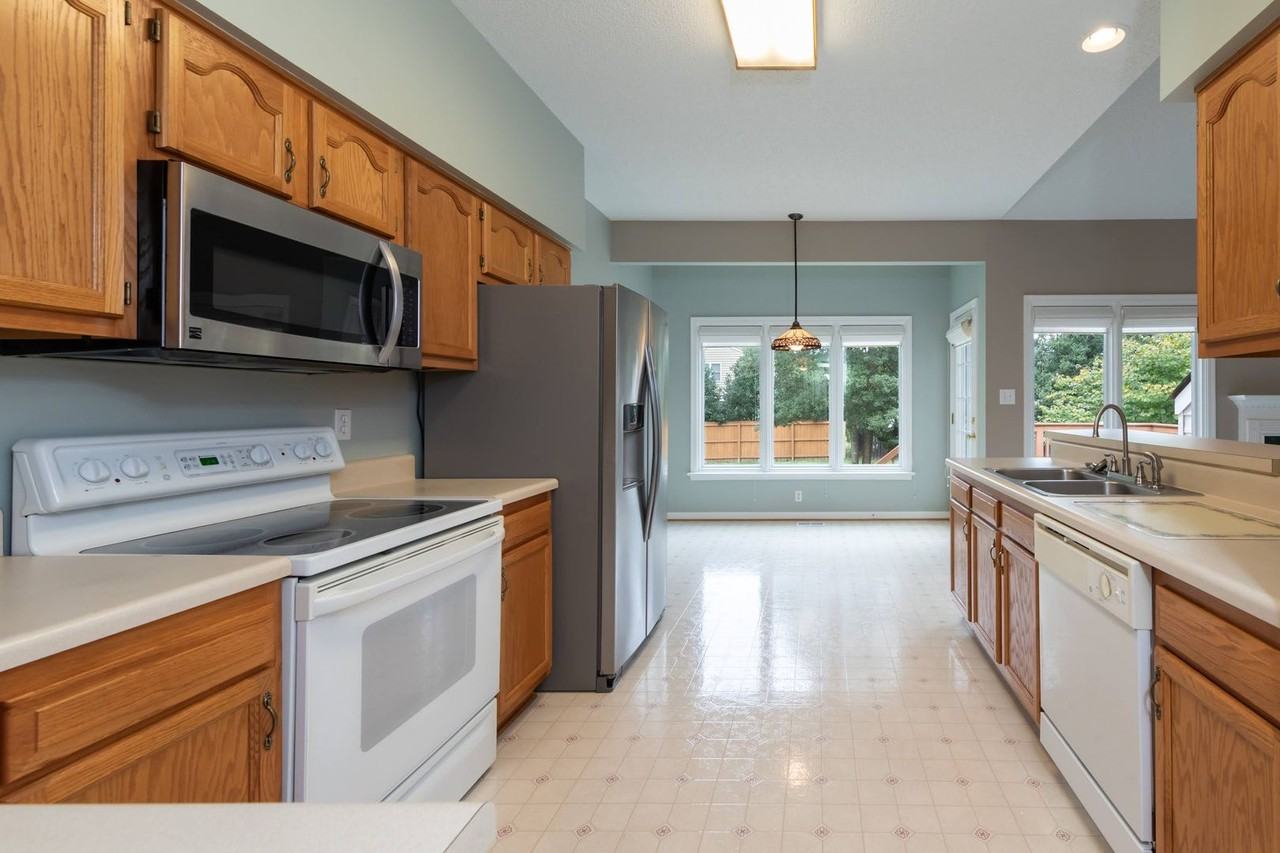 3736 Cherry Walk - Photo 7 of 20