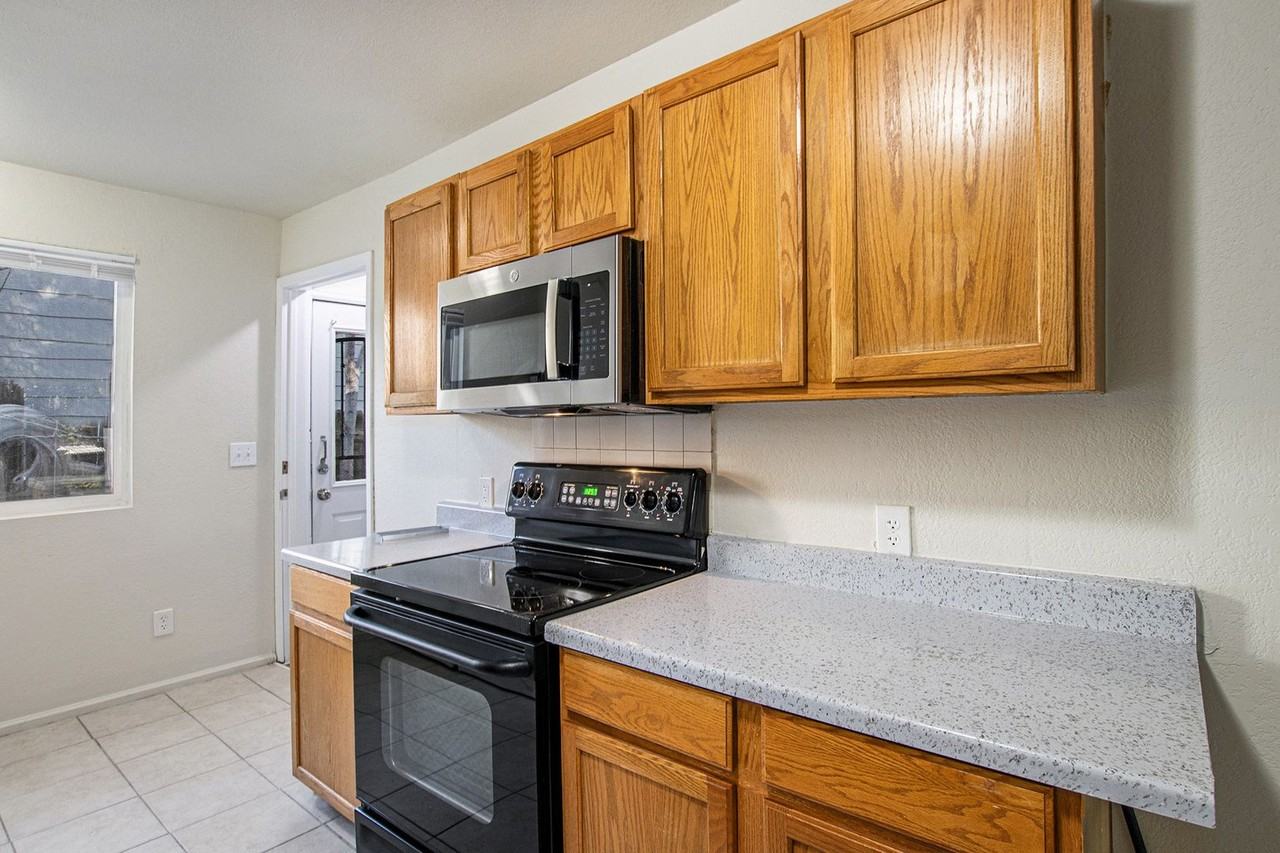 3511 W Dakota Ave - Photo 3 of 21