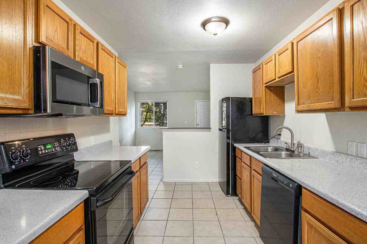 3511 W Dakota Ave - Photo 4 of 21