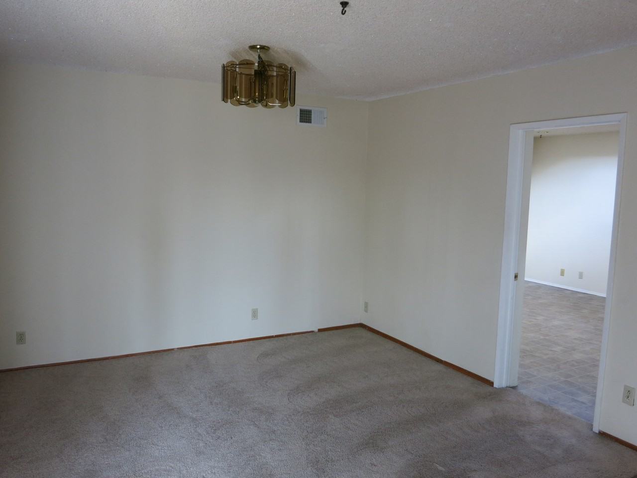 5140-5142 Catoctin Dr. - Photo 3 of 6