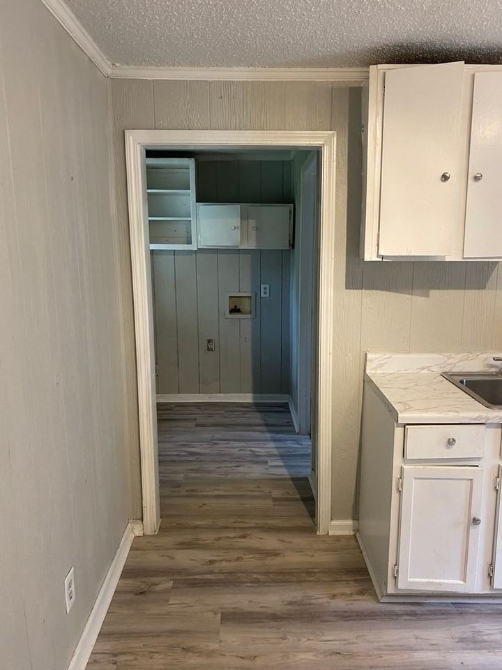 1612 Hill St - Photo 3 of 9