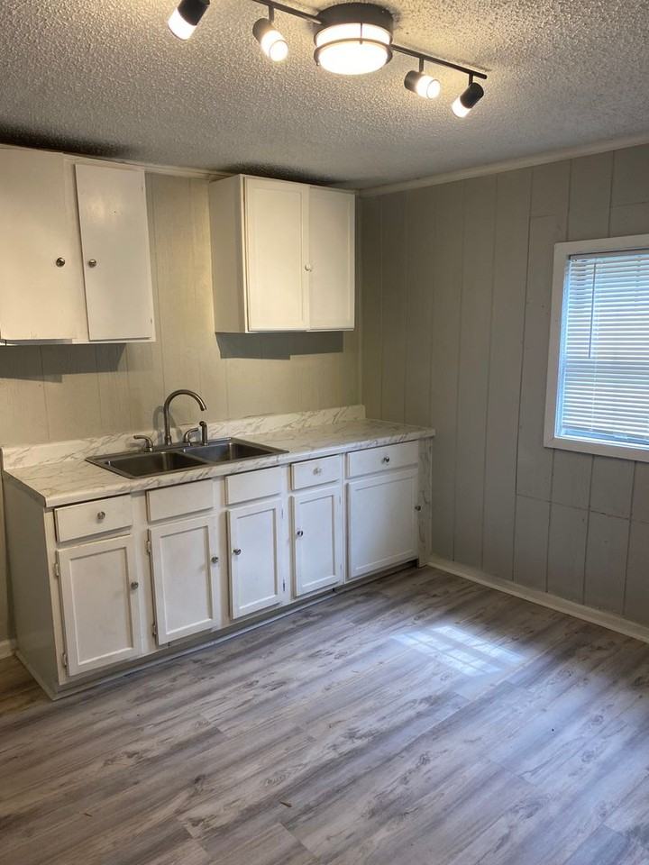 1612 Hill St - Photo 4 of 9