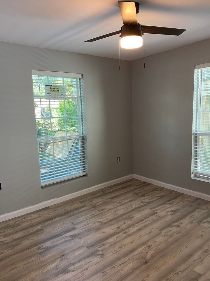 301 Edwards St - Photo 6 of 9