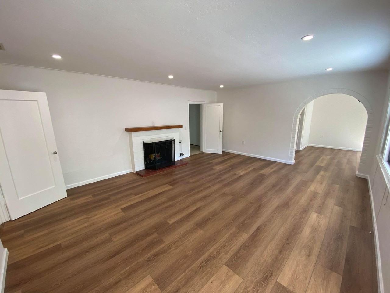 1246 Altschul Ave - Photo 3 of 22