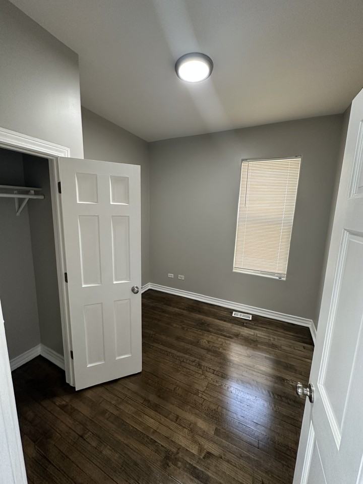 5724 South May Street #2 - Photo 2 of 10