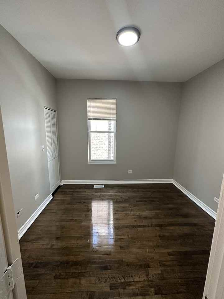 5724 South May Street #2 - Photo 4 of 10