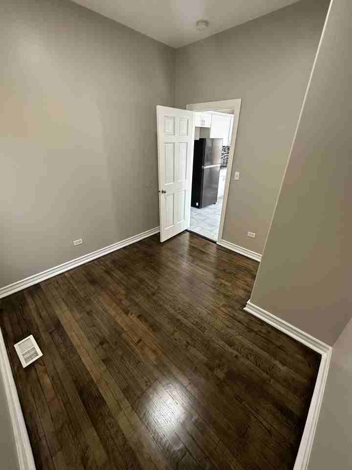 5724 South May Street #2 - Photo 7 of 10