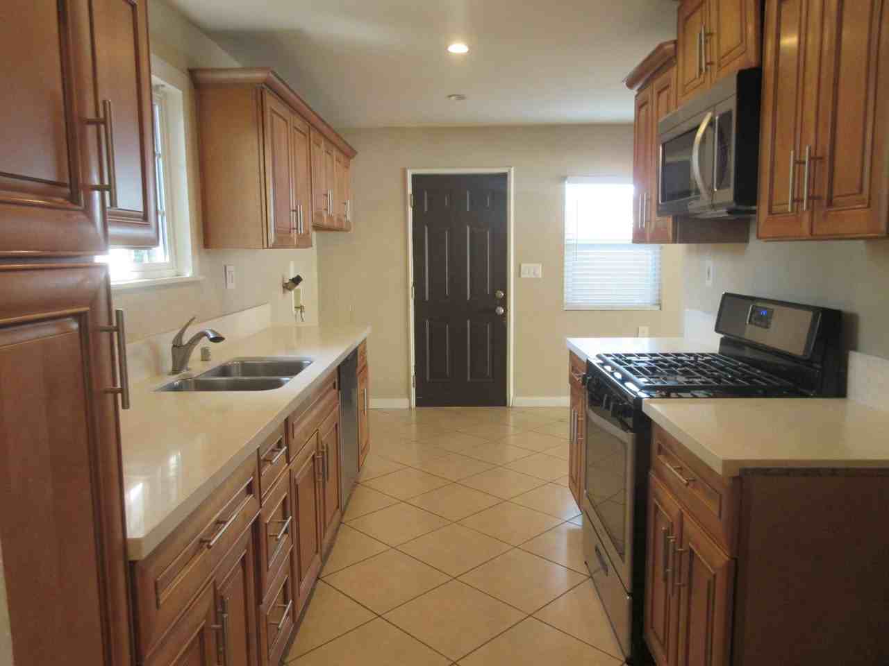 11406 Woodley Ave - Photo 2 of 11