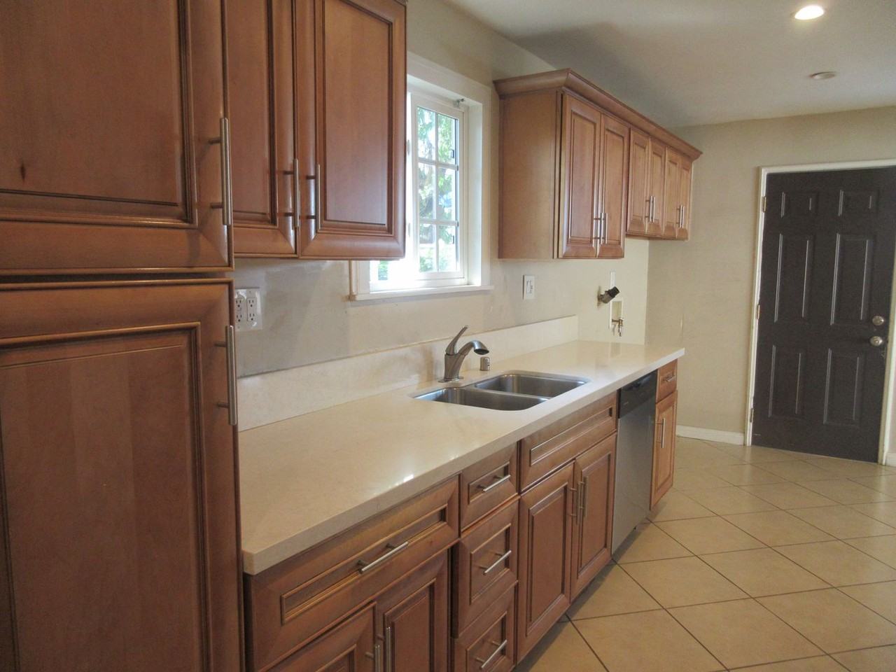 11406 Woodley Ave - Photo 3 of 11