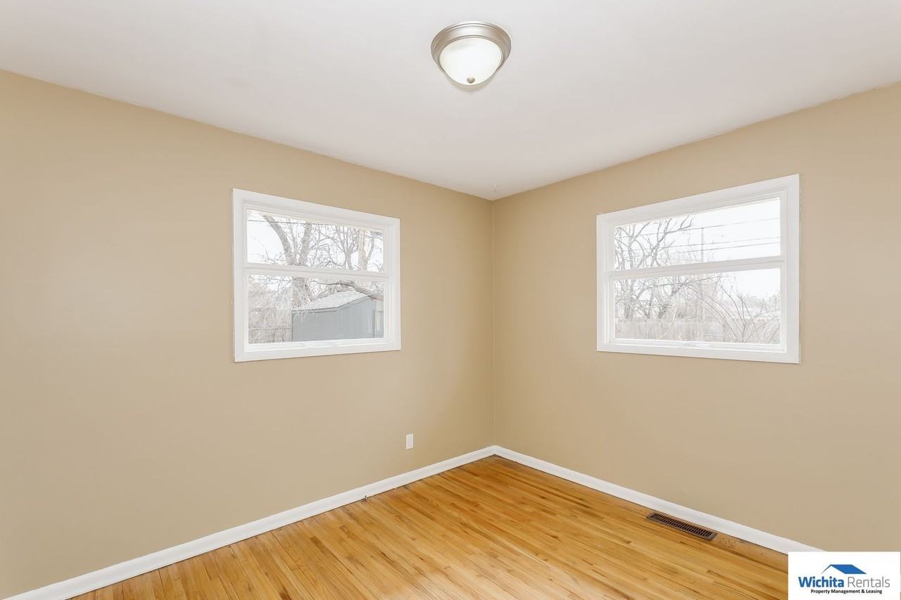 3357 W 1st St N - Photo 6 of 11