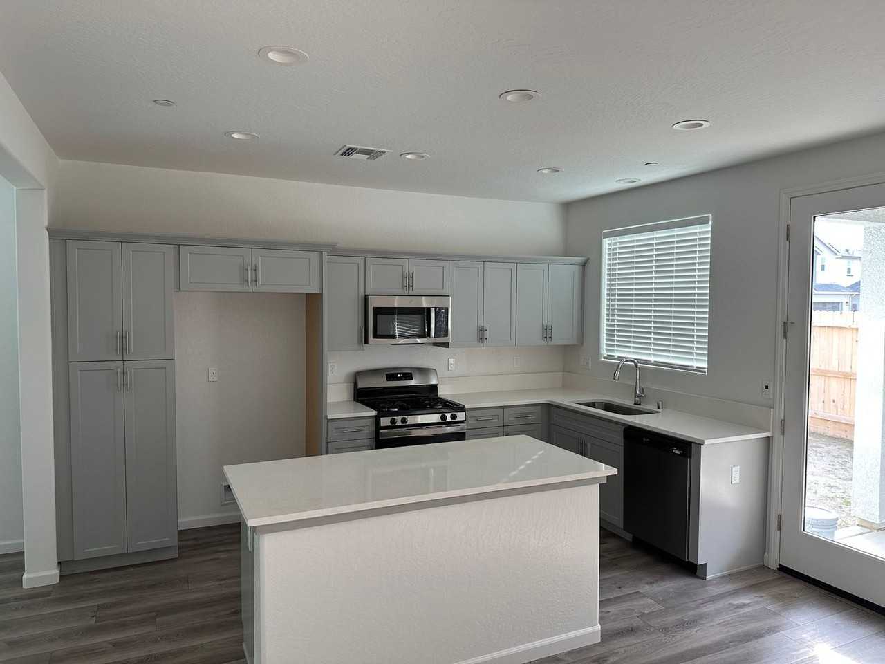 3009 N Creekside St - Photo 5 of 20
