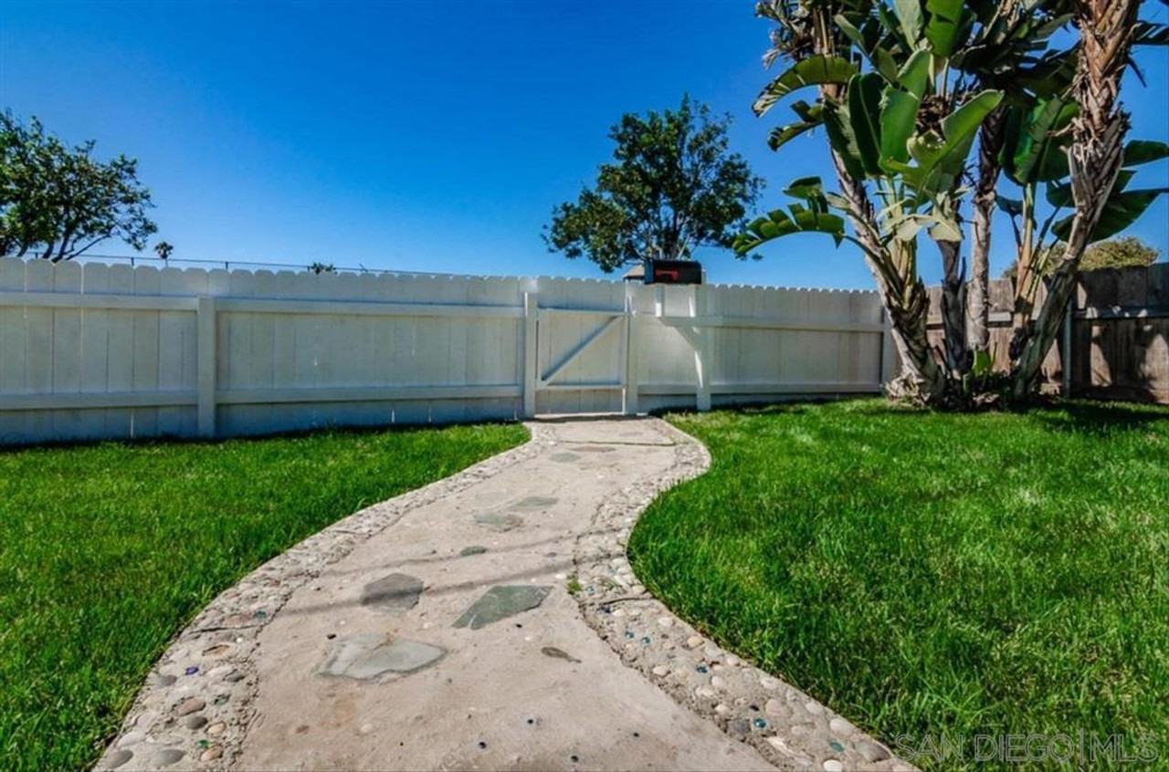 1087 Connecticut St - Photo 3 of 26