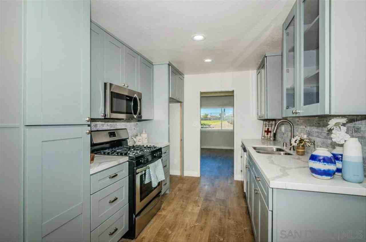 1087 Connecticut St - Photo 7 of 26