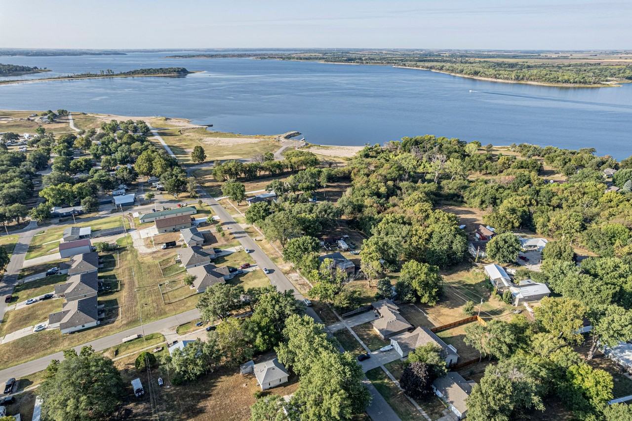 207 Whiting St - Photo 2 of 35