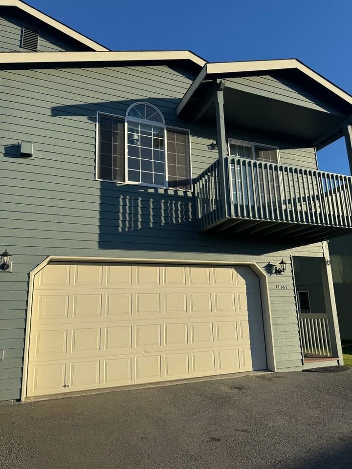 11957 Regency Dr - Photo 2 of 24