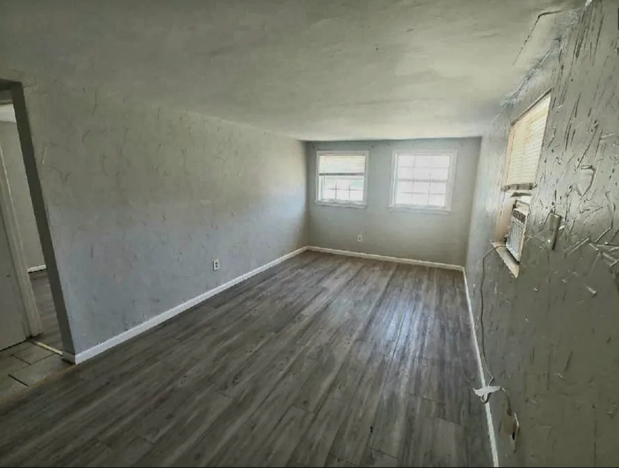 2608 Avenue V - Photo 2 of 5