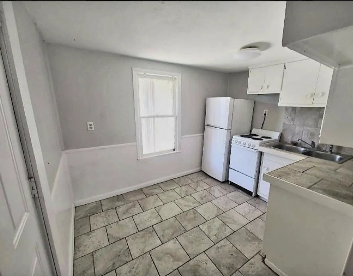 2608 Avenue V - Photo 3 of 5