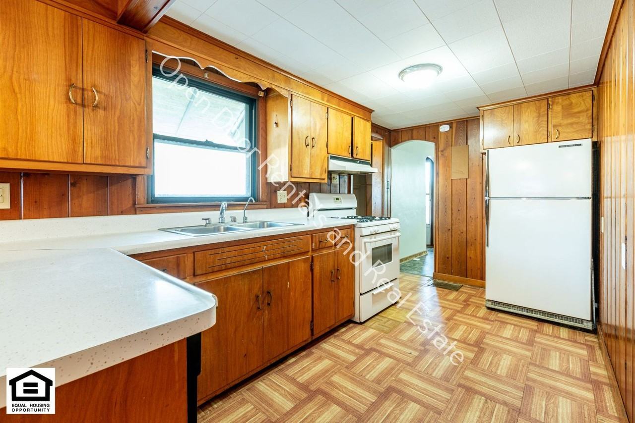 811 Goshen Ave - Photo 3 of 25