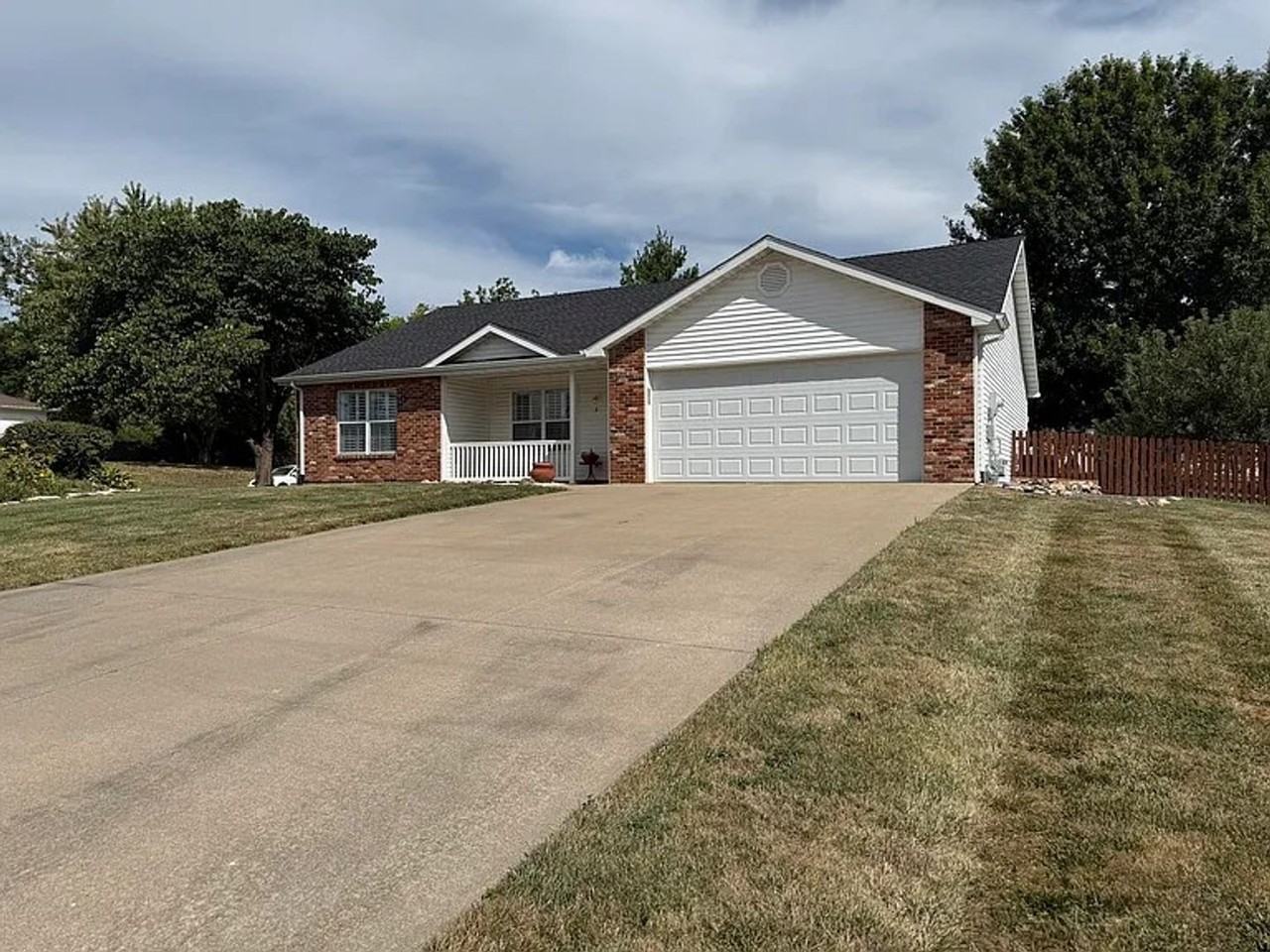 301 Amanda Dr - Photo 2 of 19