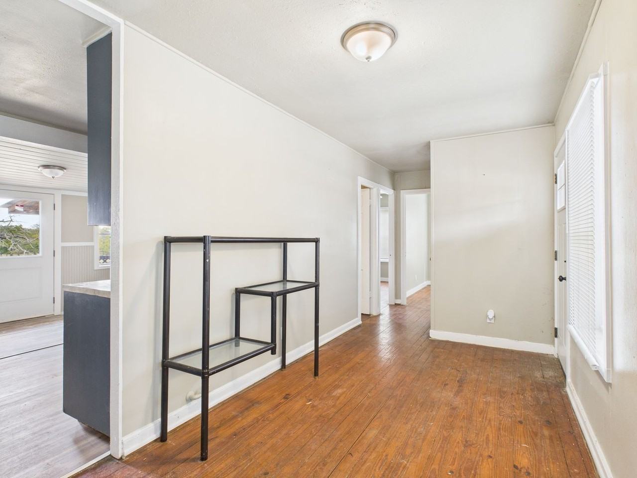 208 Myrtle Ave - Photo 4 of 22