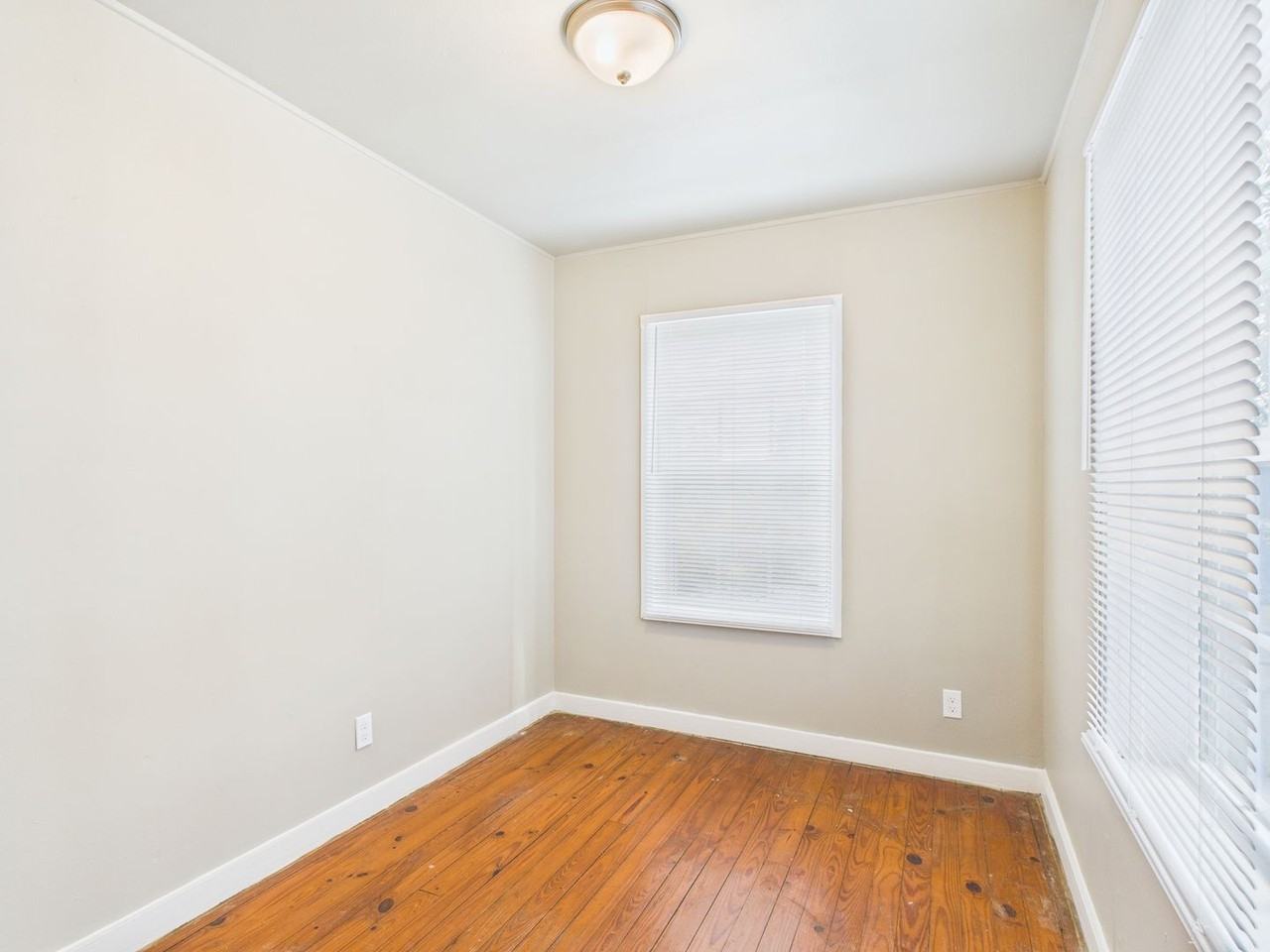 208 Myrtle Ave - Photo 6 of 22