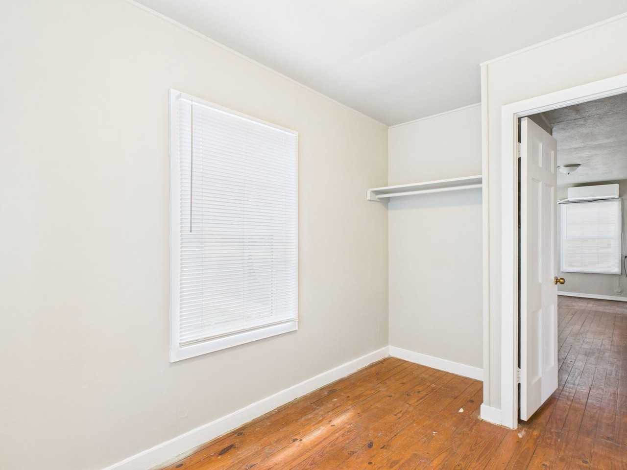 208 Myrtle Ave - Photo 7 of 22